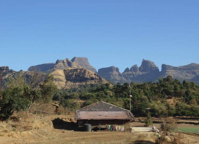 chitrakshare-mukund-more-dongaralalele-diwas-amk-alang-madan-kulang-forts-in-igatpuri-nashik-maharastra-treking-lovers-gadkille-bhramanti